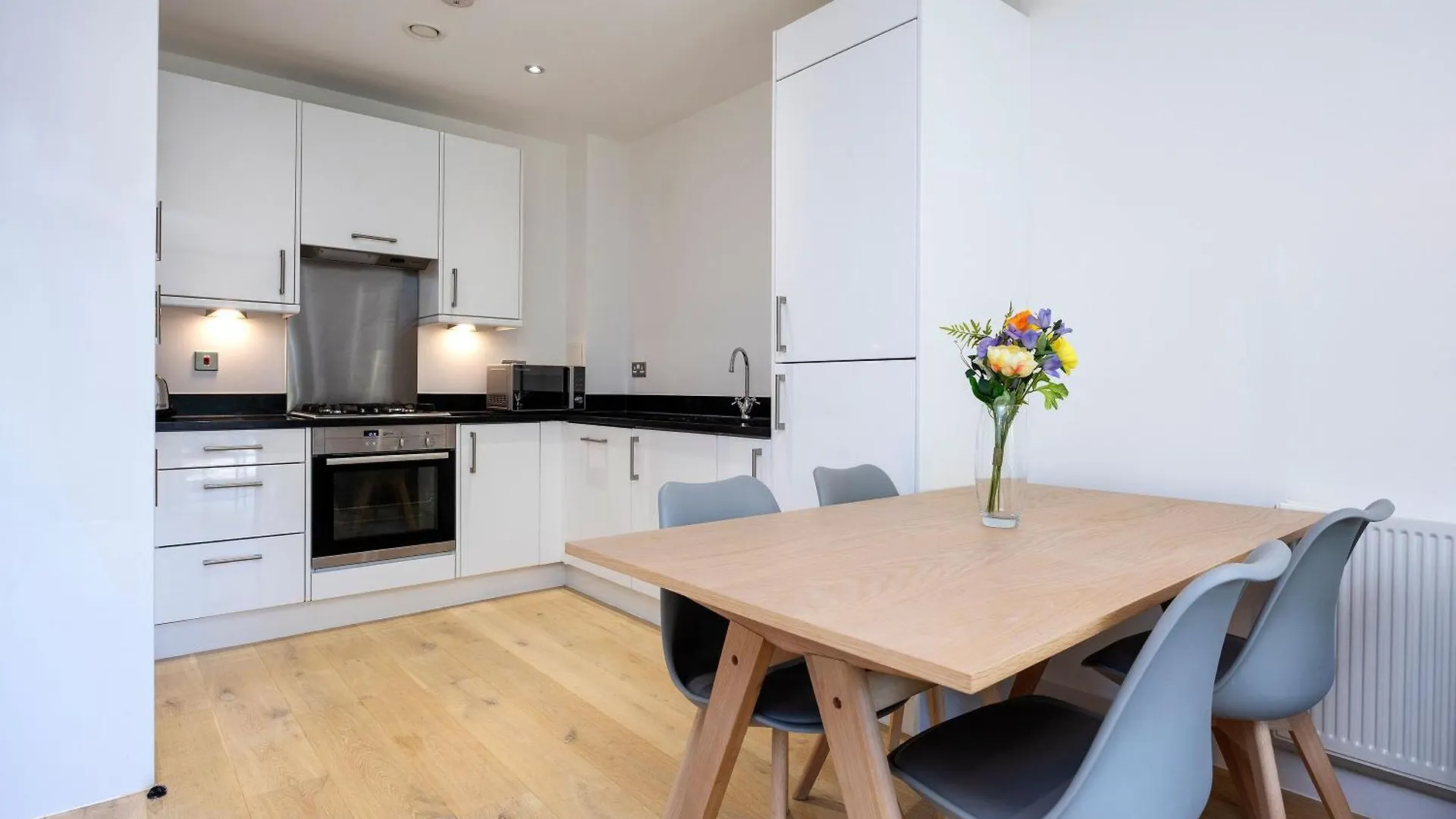 Veeve - Wharf Lane Apartment London